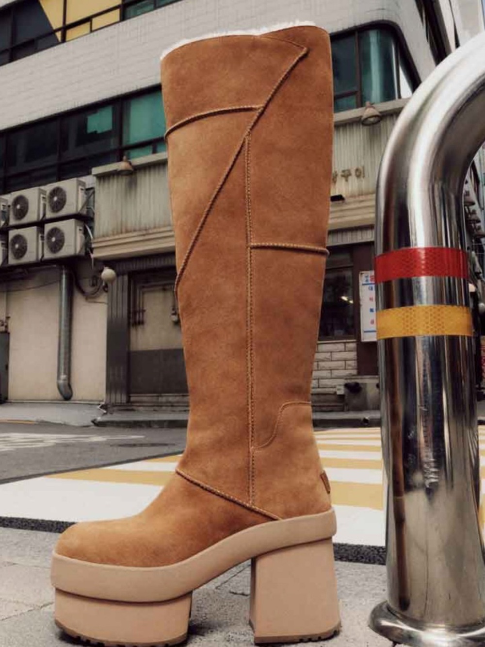 Ugg New Heights
Platform Extras
Sheepskin/Suede
Fall/Winter Boots
Size 6 Women
